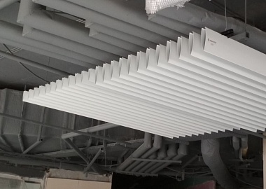 Дизайнерский потолок кубообразного дизайна  PERFATEN RACK A-RV на гребенке